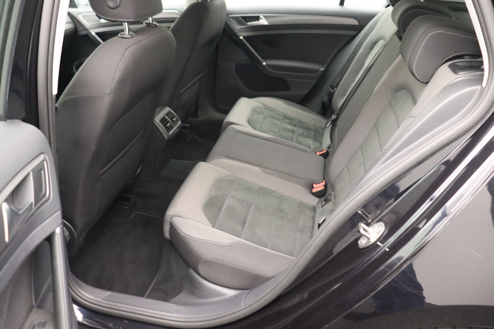 Fahrzeugabbildung Volkswagen Golf VII Lim. 1.4 Comfortline Standheizung AHK