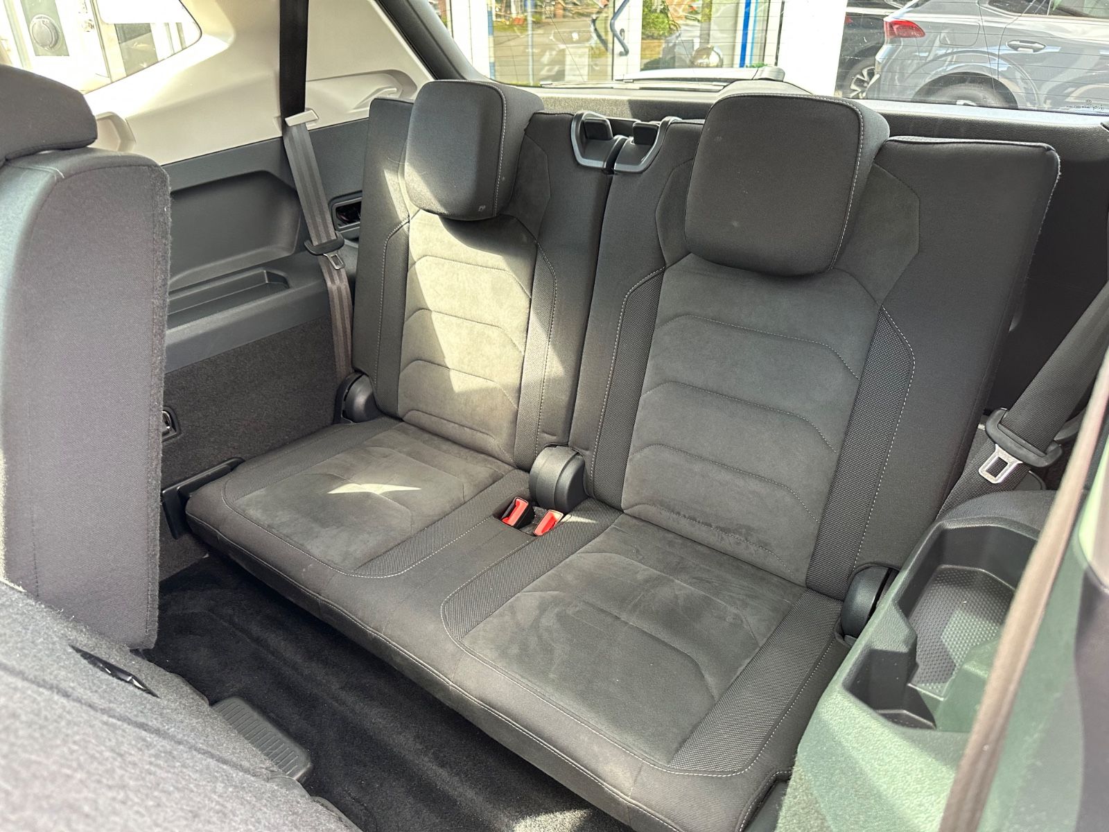 Fahrzeugabbildung Volkswagen Tiguan Allspace 2.0 TDI 4M R-Line AHK/Pano/LED