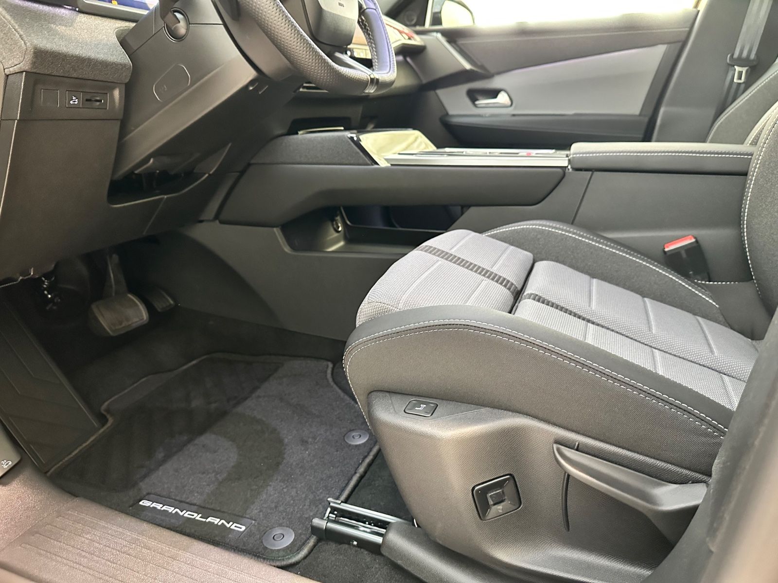 Fahrzeugabbildung Opel Grandland 1.2 48V GS*360°*HeadUp*SHZ