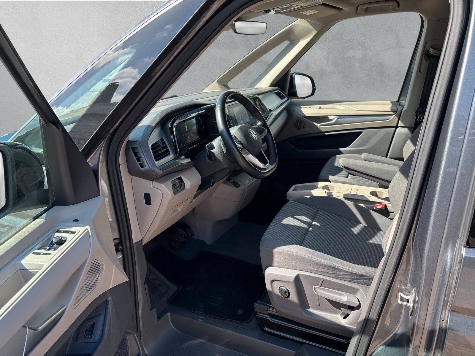 Fahrzeugabbildung Volkswagen T7 Multivan 2.0 TDI DSG RFK App-Connect