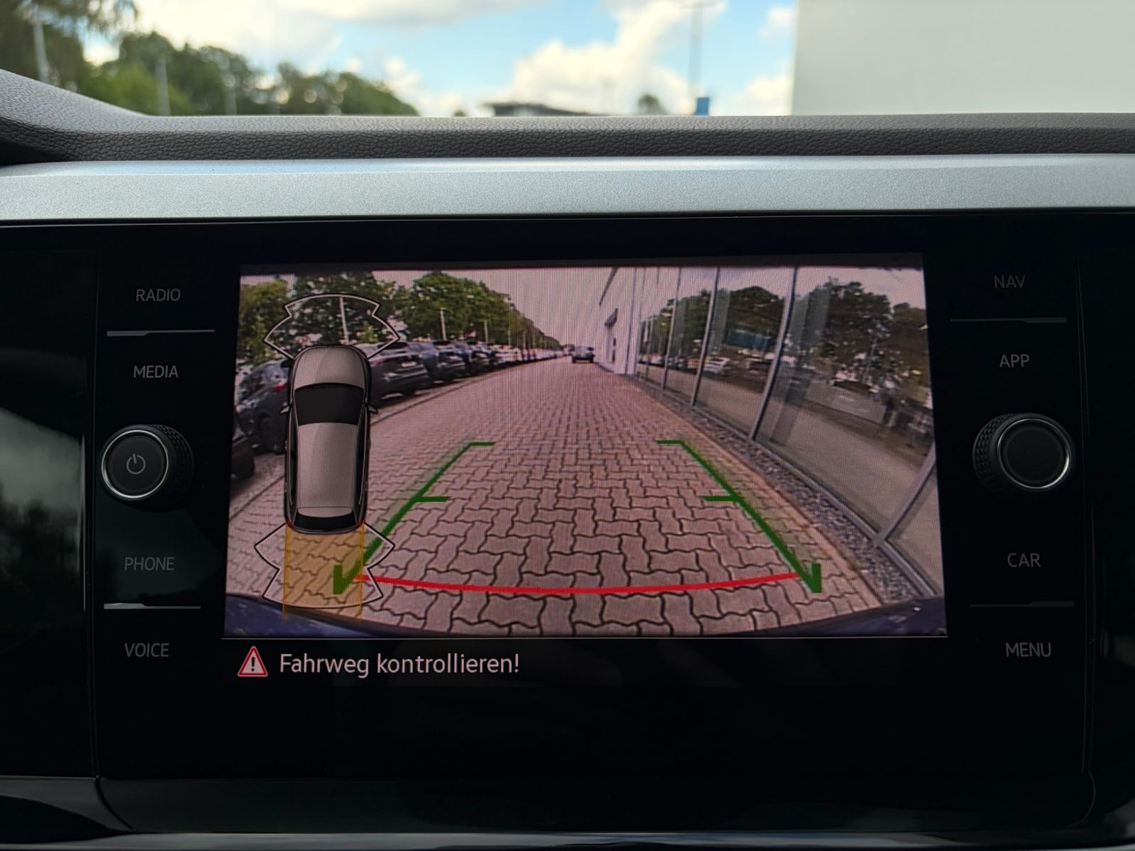 Fahrzeugabbildung Volkswagen Polo ENERGY 1.0 TSI *Navi, Ganzjahresreifen, Rüc