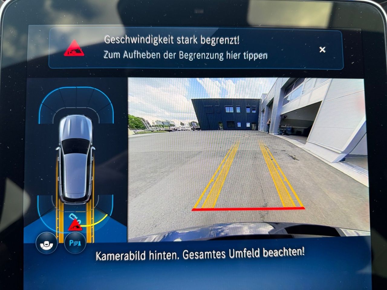 Fahrzeugabbildung Mercedes-Benz C 300 d T-Modell AMG+AHK+AMBIENTE+KAMERA+LED+