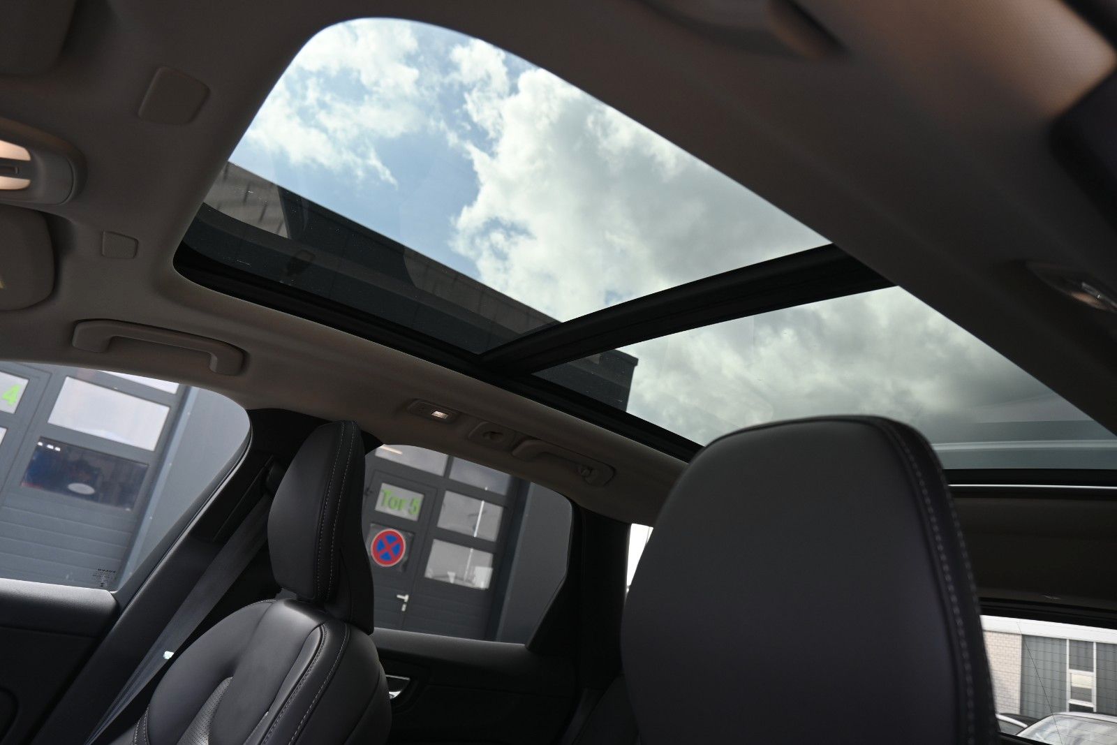 Fahrzeugabbildung Volvo XC60 B5 D AWD Ultimate Dark*STDHZG*360°LUFT*ACC
