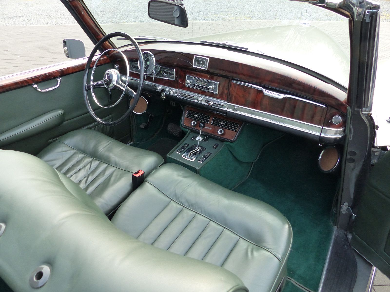 Fahrzeugabbildung Mercedes-Benz 300 Adenauer Cabriolet *Autom.Klima,E-FH,Servo*