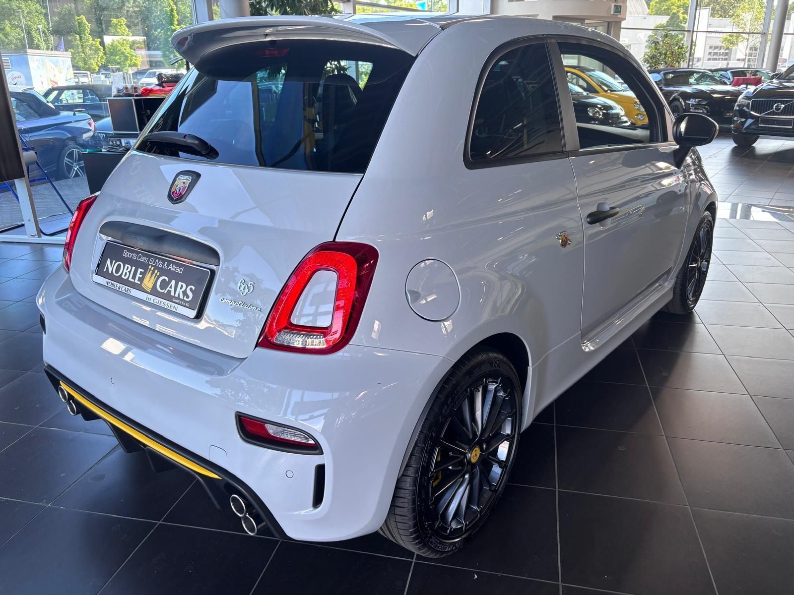 Fahrzeugabbildung Abarth 695 Competizione BEATS SOUNDSYSTEM NAVI ALU