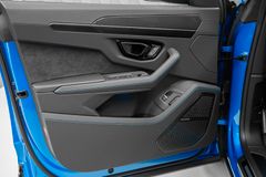 Urus S 2024 BLUE/BLACK-YELLOW MASSAGE B&amp;O PANO