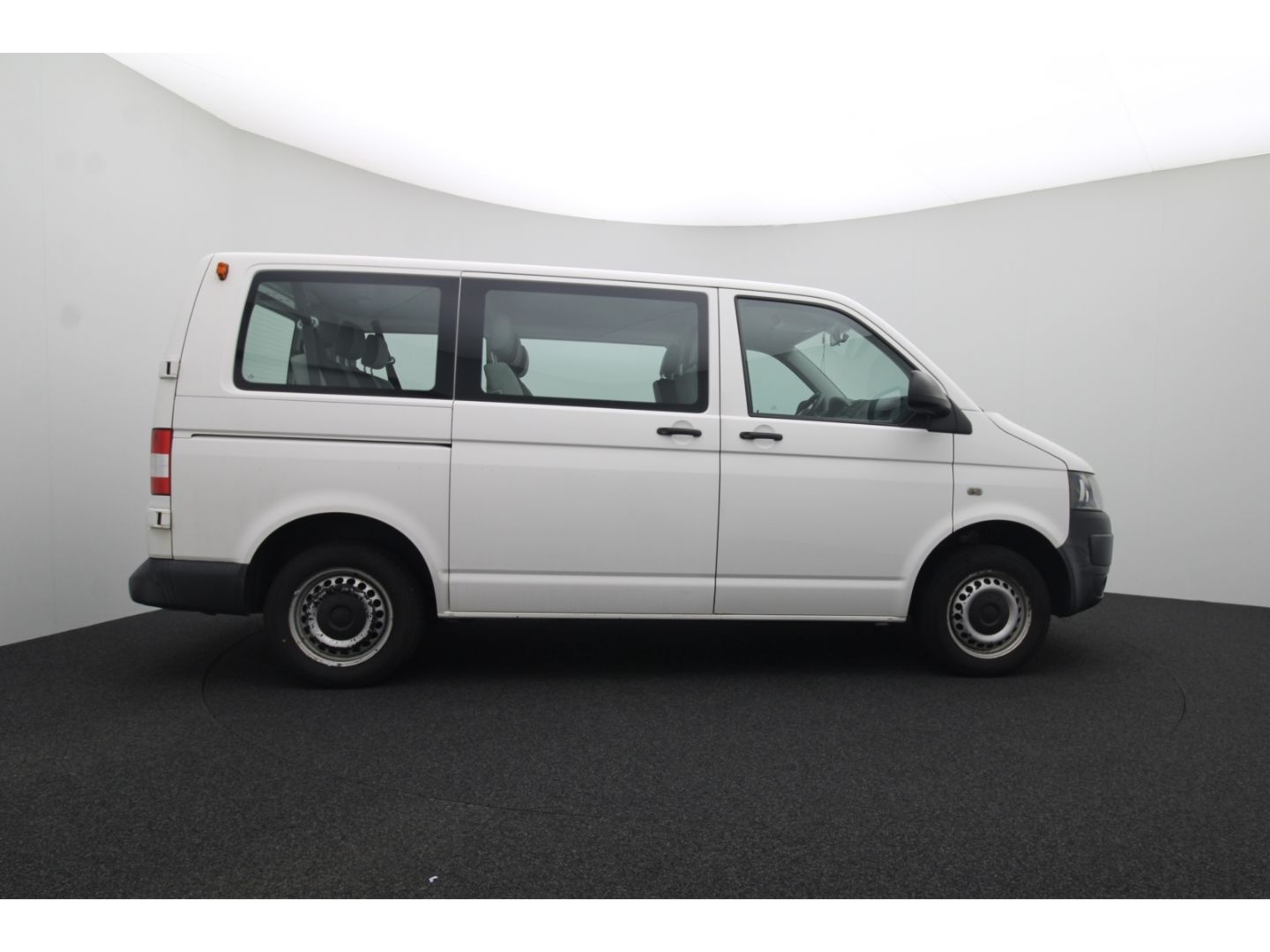 Fahrzeugabbildung Volkswagen T5 2.0 9-Sitzer