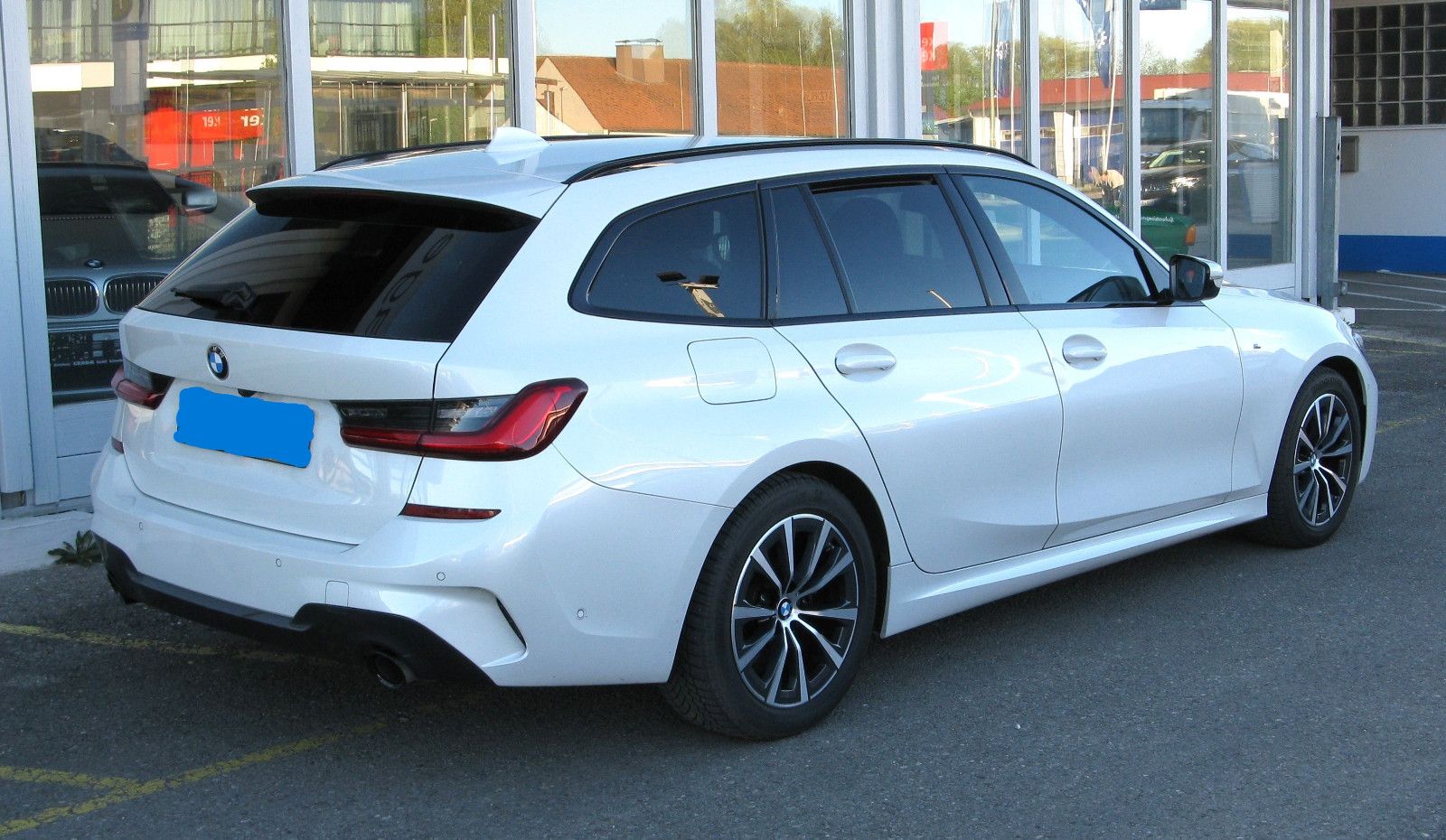 BMW 320  Touring 320 d M-Sport*Hybrid*Kamera*Navi* foto 6