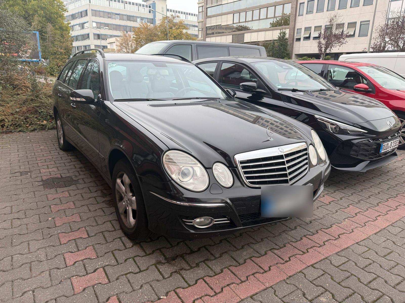 Mercedes-Benz E220 2008 — rear view