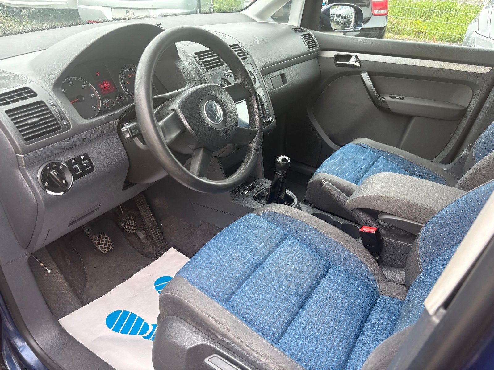 Fahrzeugabbildung Volkswagen Touran Trendline 1.9 TDI Navi SHZ AHK Klima