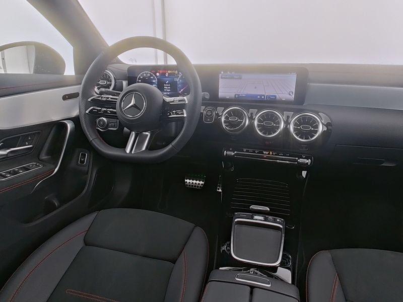 Fahrzeugabbildung Mercedes-Benz CLA 200 AMG *Pano*Distro*Night*MBeam*Sound*360°*
