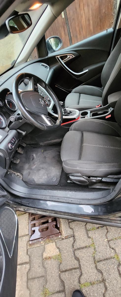 Opel Astra 2012 — photo 5