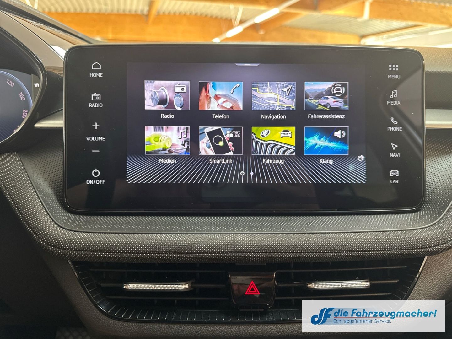 Fahrzeugabbildung SKODA Fabia Tour Automatik Navi DigiCockpit LED Apple
