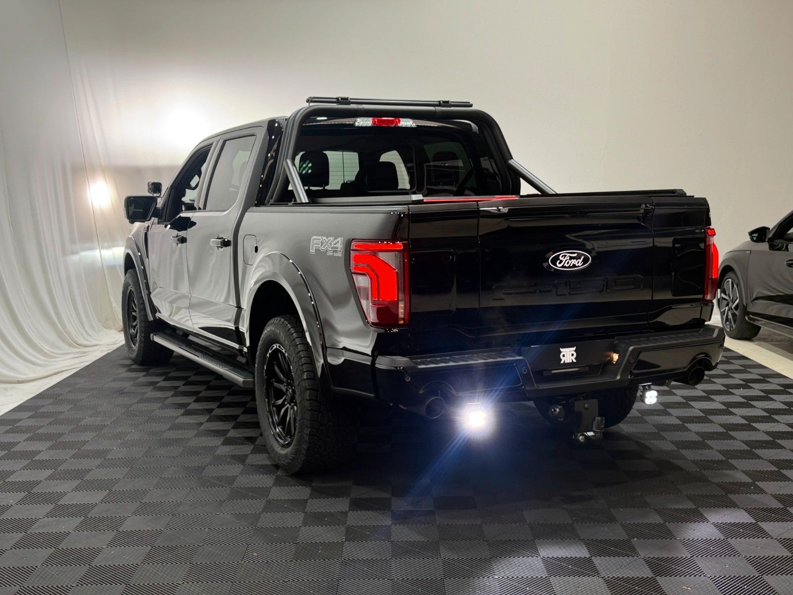 Fahrzeugabbildung Ford F-150 Lariat 5.0L V8  5,5" Black RTR Ed.