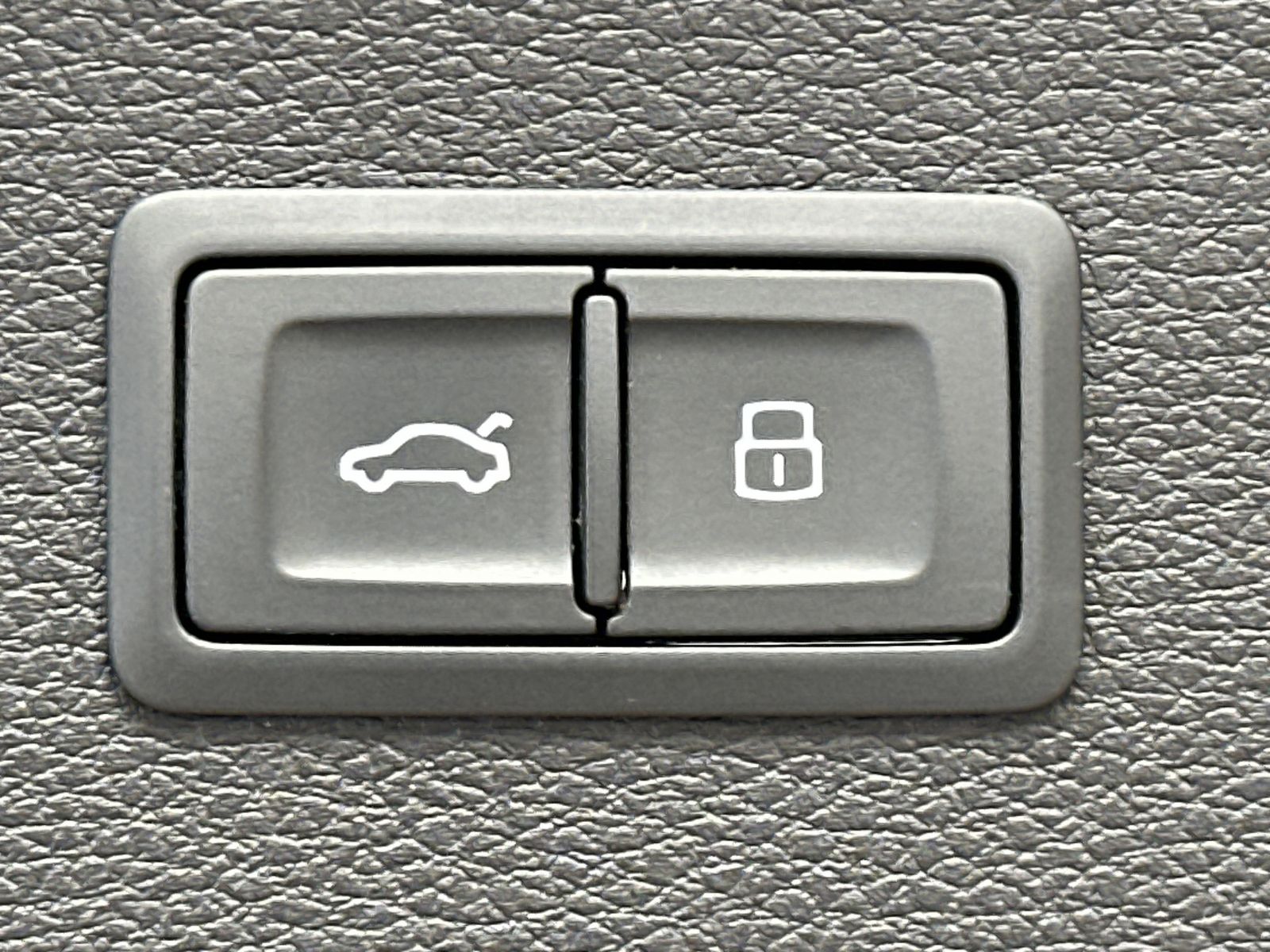 Fahrzeugabbildung Audi Q5 55 TFSIe Quattro S-Line NAV+LED+AHK+PANO+B&O