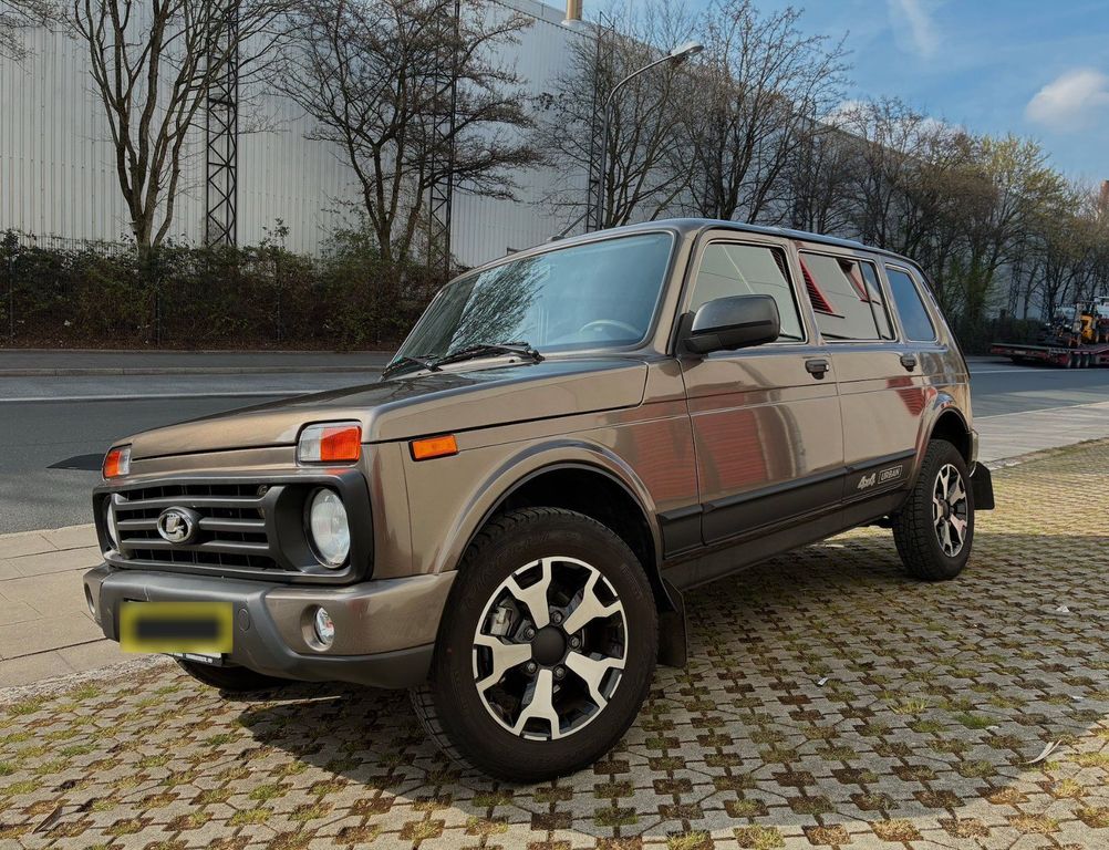 Image of Lada Urban