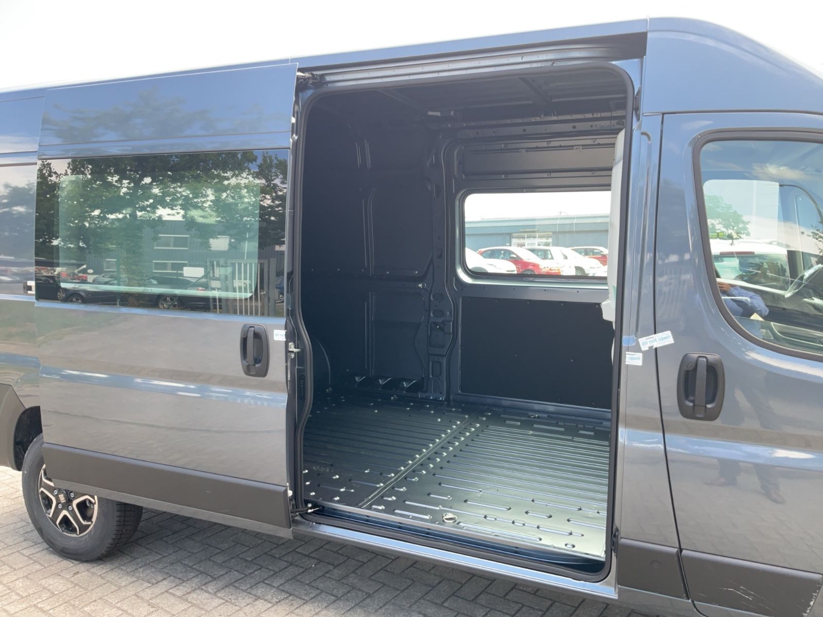 Fahrzeugabbildung Fiat Ducato L3H2 180 Automatik 2x SCHIEBETÜR VERGLAST