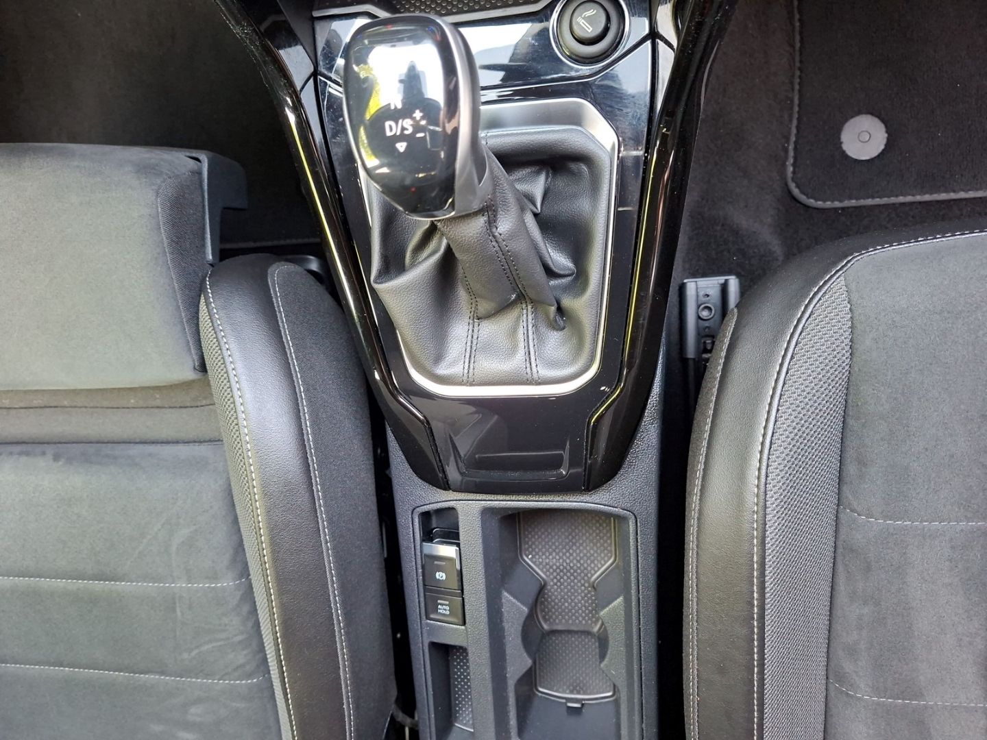 T-Roc 2.0 TDI DSG R-Line *AHK*LED*ACC*