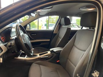 BMW 318i  Touring *NAVI*KLIMA*TEMPOMAT*>SZHZ*
