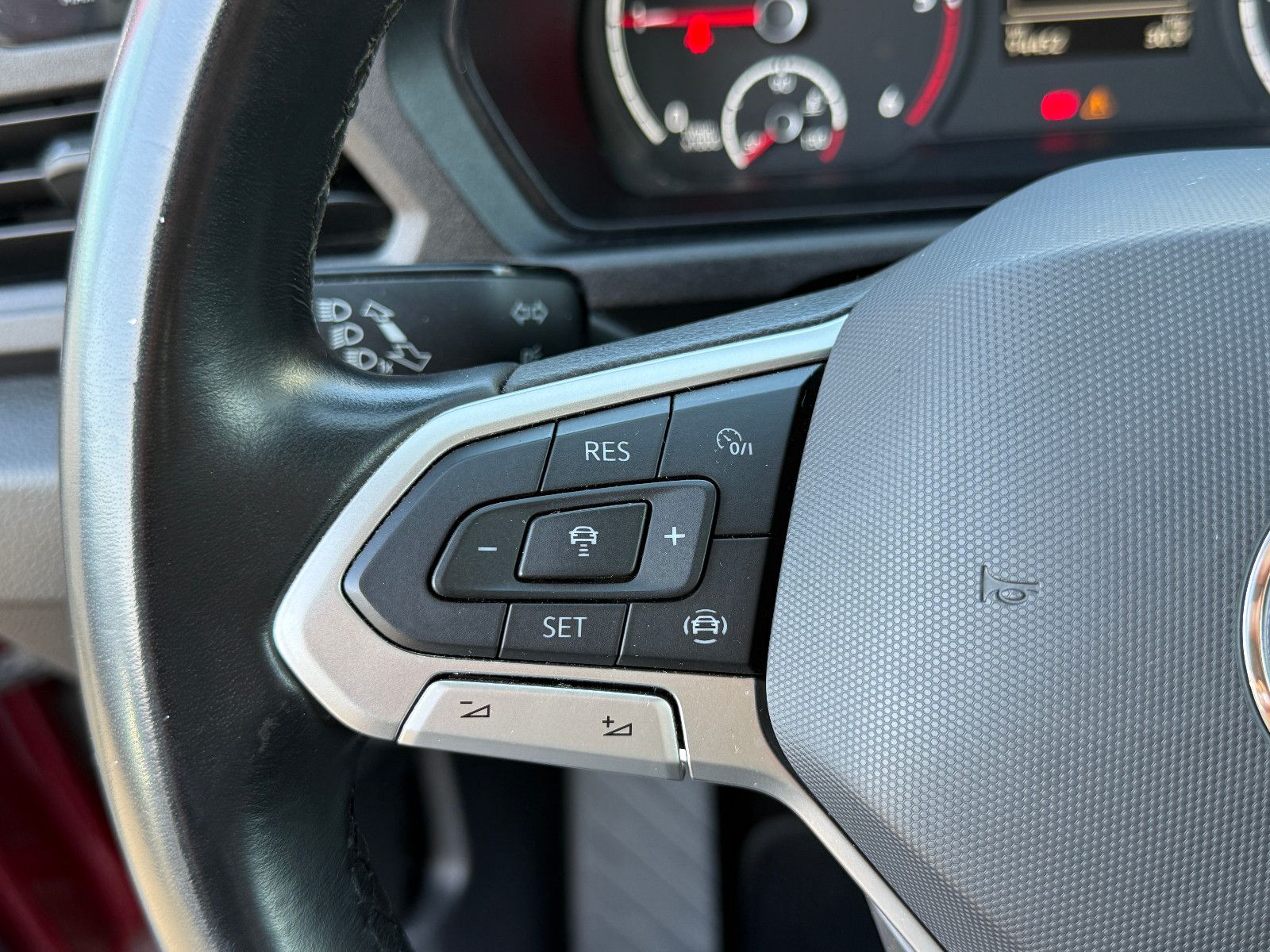 Fahrzeugabbildung Volkswagen Caddy 2.0 TDI ACC AHK DAB Navi PDC SHZ Winterpak