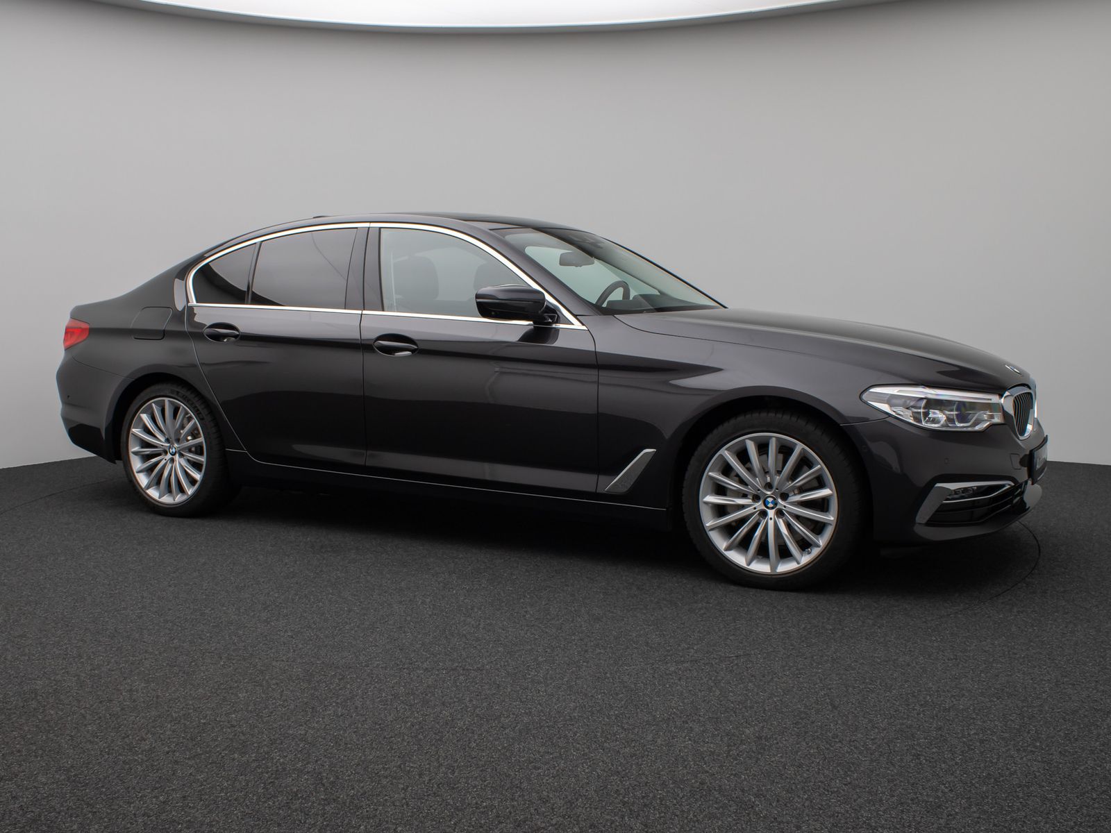 Fahrzeugabbildung BMW 530e xD LuxuryLine 360°Glasdach HUD HiFi Massage