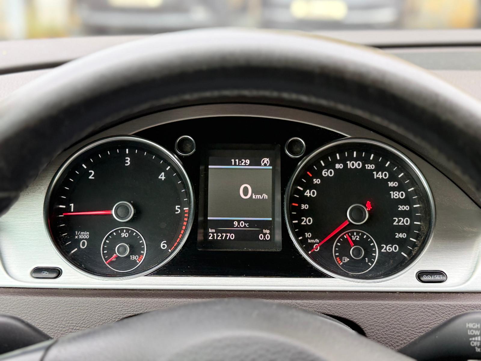 Volkswagen Passat 2012 — photo 10