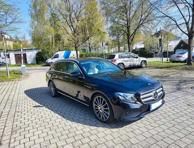 Mercedes-Benz E 400 4Matic AMG PANO KAMERA