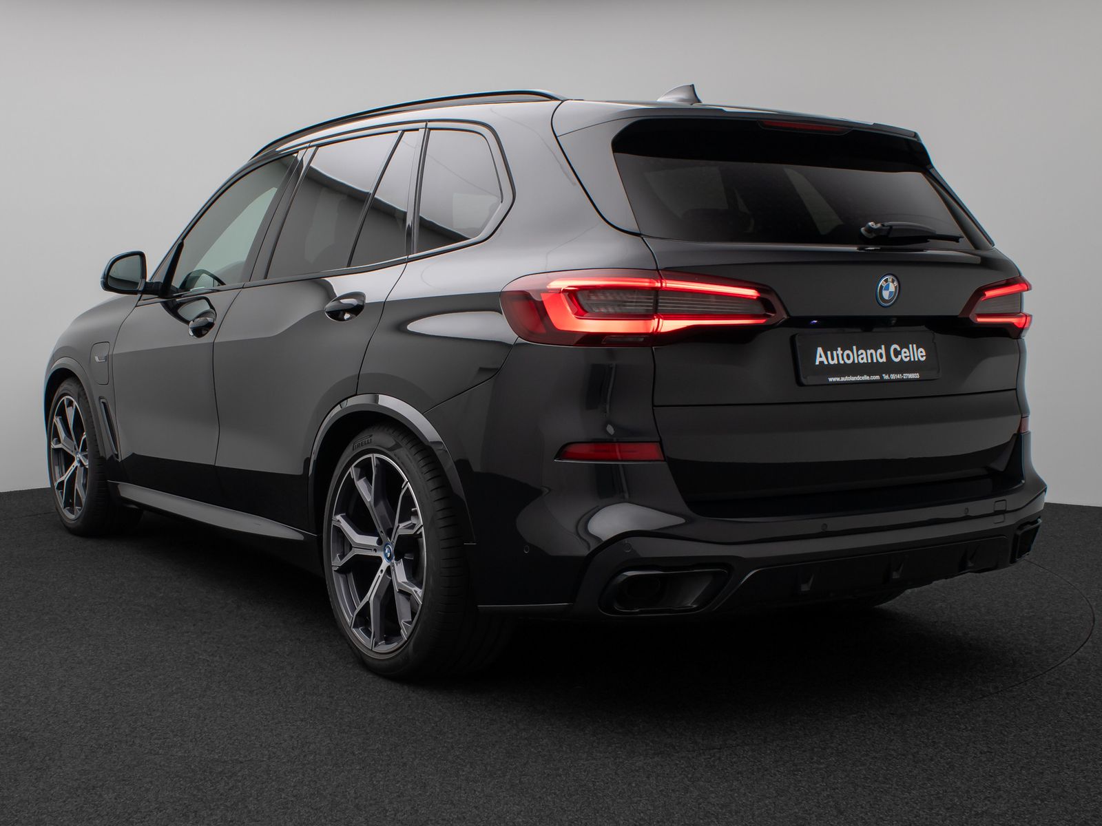 Fahrzeugabbildung BMW X5 xD45e M Sport Panorama 360° HUD DAB HiFi 21"