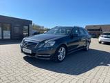 Mercedes-Benz E 220 T CDI BlueEfficiency Avantgarde 2HD 7G Tro - Mercedes-Benz E 220: Kombi, Cdi
