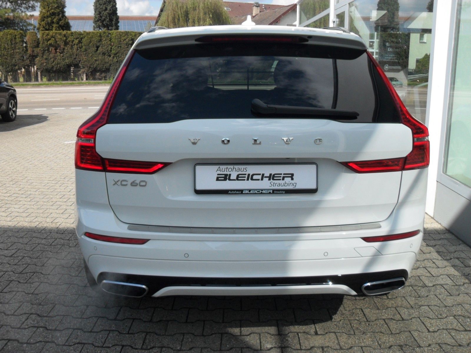 Fahrzeugabbildung Volvo XC 60 T6 R Design  AWD | WP | AHK | PDC |SH