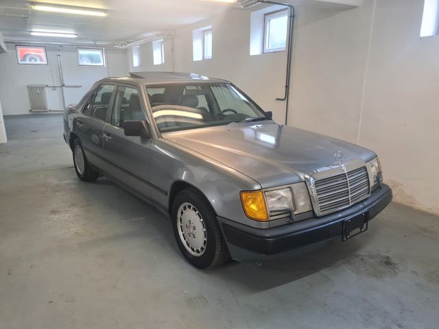 Mercedes-Benz 300 E  USA Kalifornia ROST FREI.