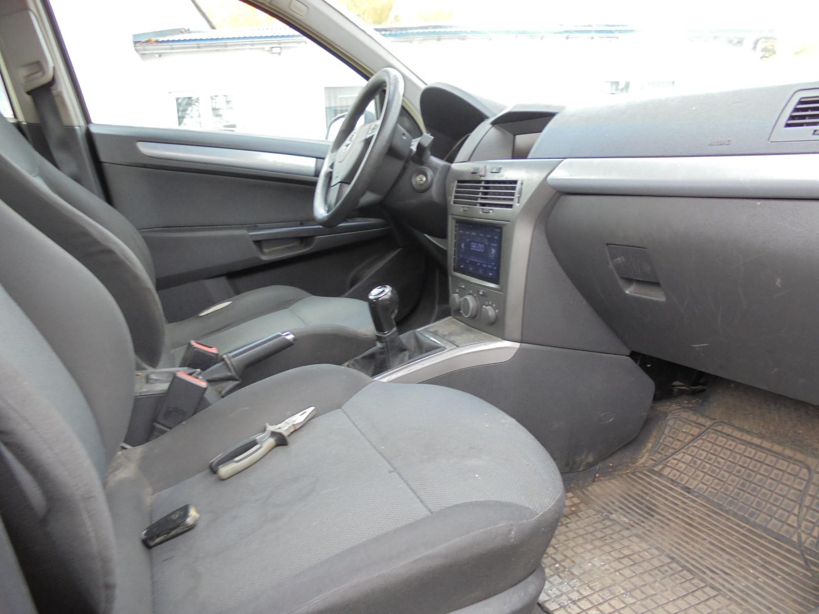 Opel Astra 2005 — photo 12