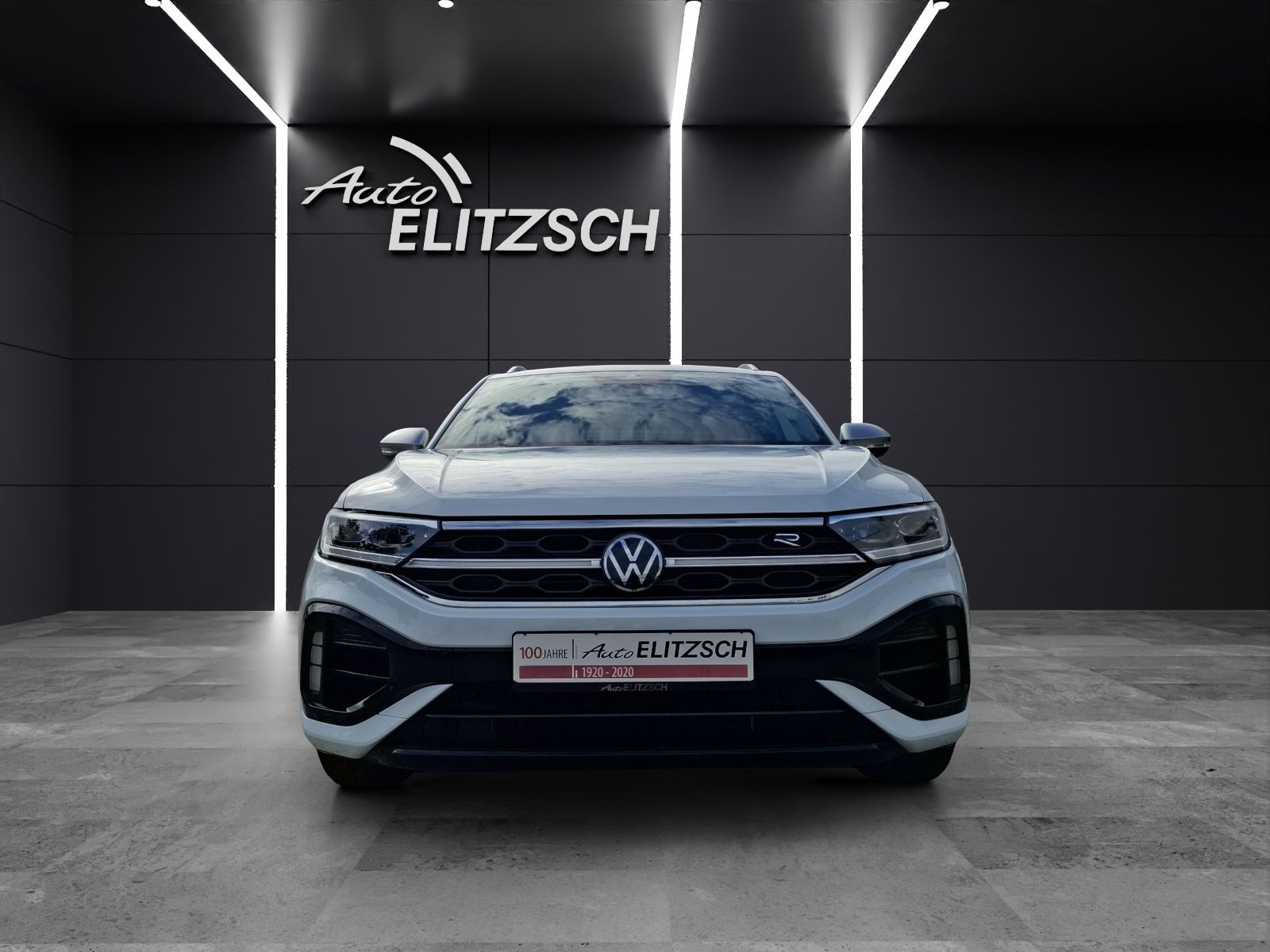 Fahrzeugabbildung Volkswagen T-Roc R 4M Matrix Navi Akrapovic Pano AID ACC RF