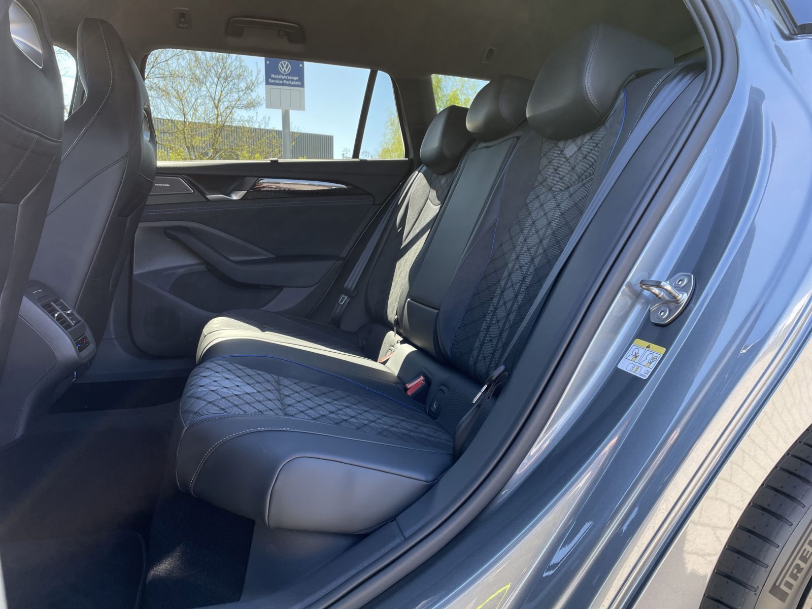 Volkswagen Passat - Bild 11