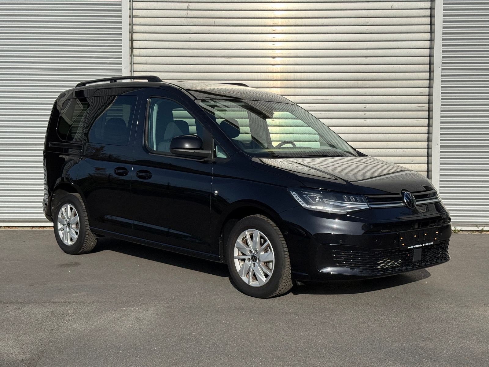 Fahrzeugabbildung Volkswagen Caddy Life ACC AHK Blis Navi LED Kamera SHZ