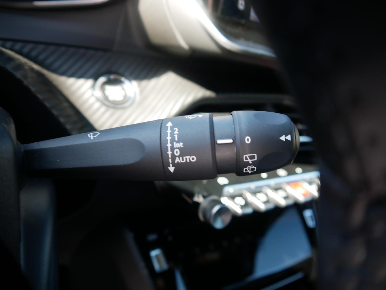 Peugeot 2008 PureTech 145 Aut. LED ACC Navi 360°