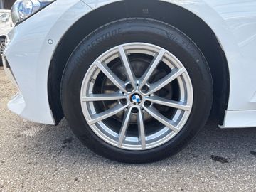 BMW 320d xDrive Touring Head-Up HiFi DAB LED RFK