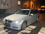 BMW E90 320D 6Gang ServiceNeu - BMW: Kombi, E90