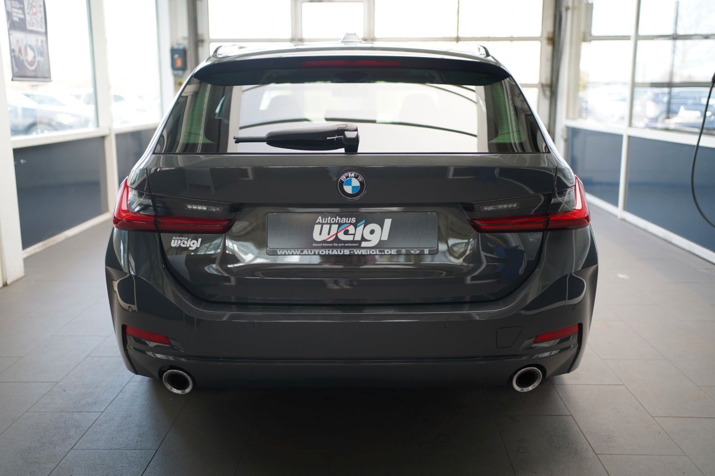 Fahrzeugabbildung BMW 320iA+Komfortzug. +DrivingAssist+PanoramaGlasdac