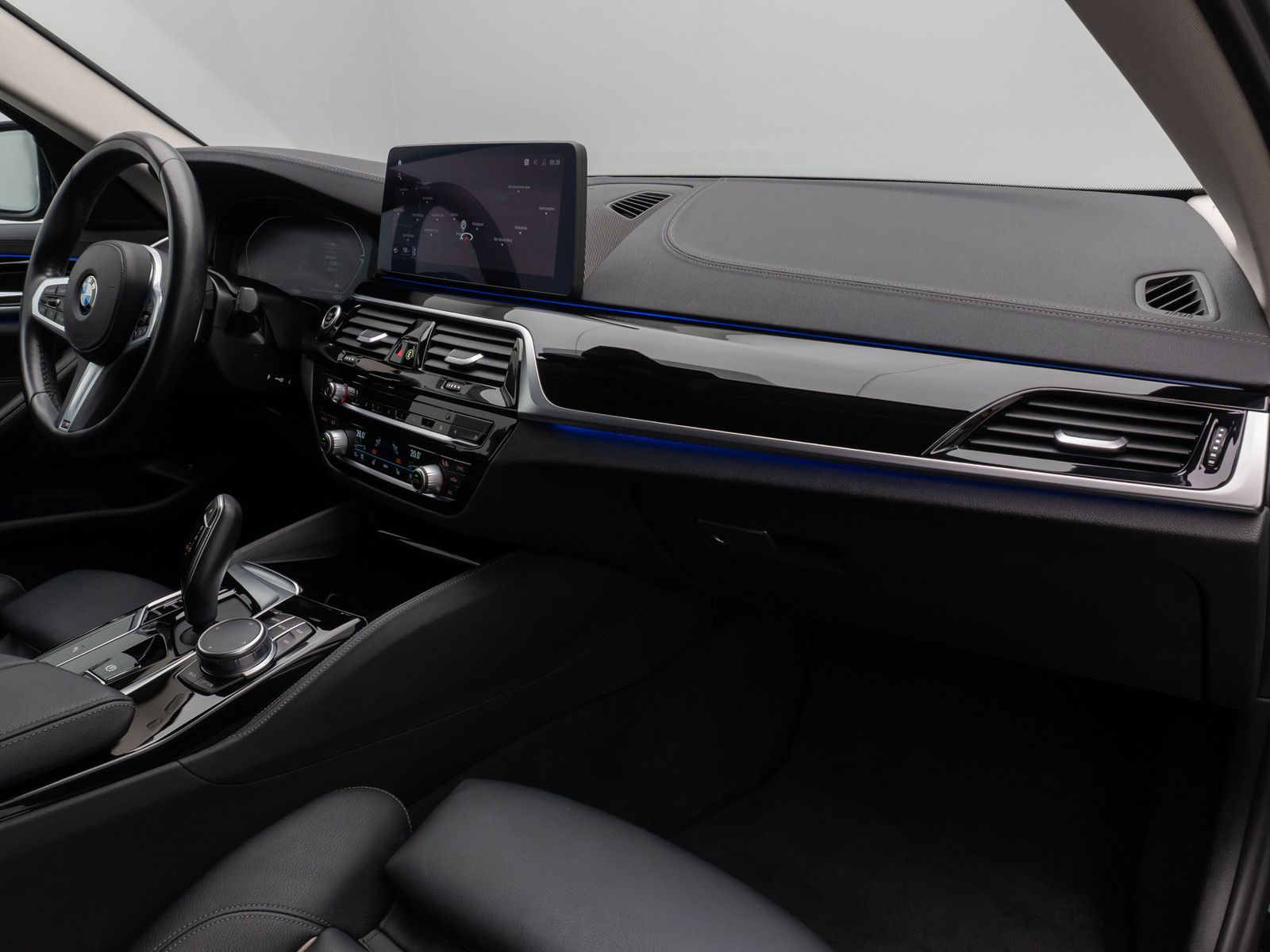 Fahrzeugabbildung BMW 530i xD Luxury Line DAB Kamera HiFi Sportstz 18"