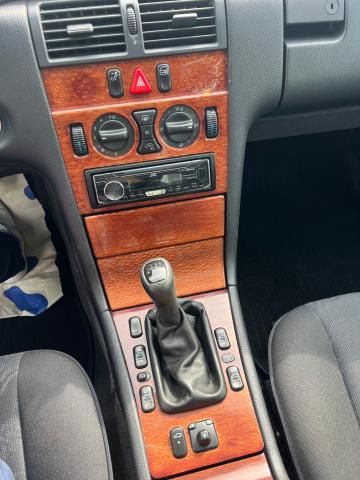 MERCEDES-BENZ E 200 Bild 10