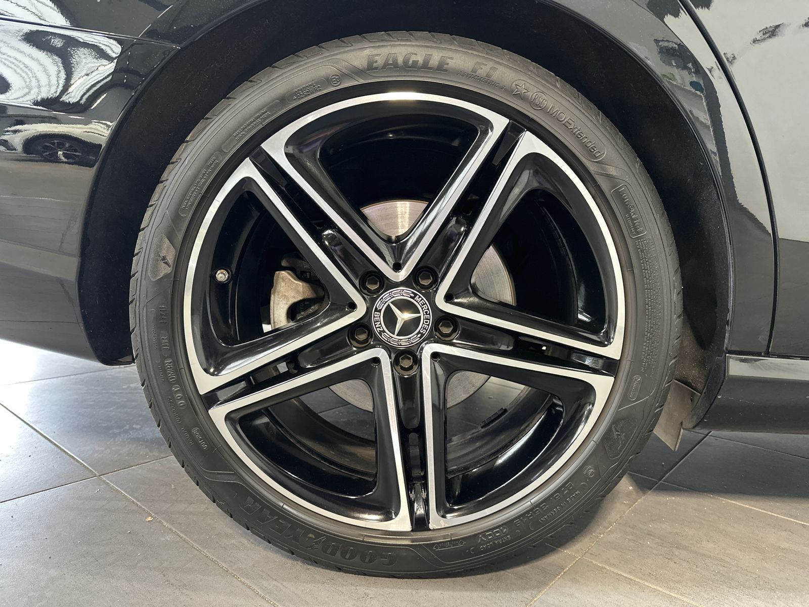 Fahrzeugabbildung Mercedes-Benz E 220d T Avantgarde NAV+LED+HUD+WIDE+KAMERA+18ZO