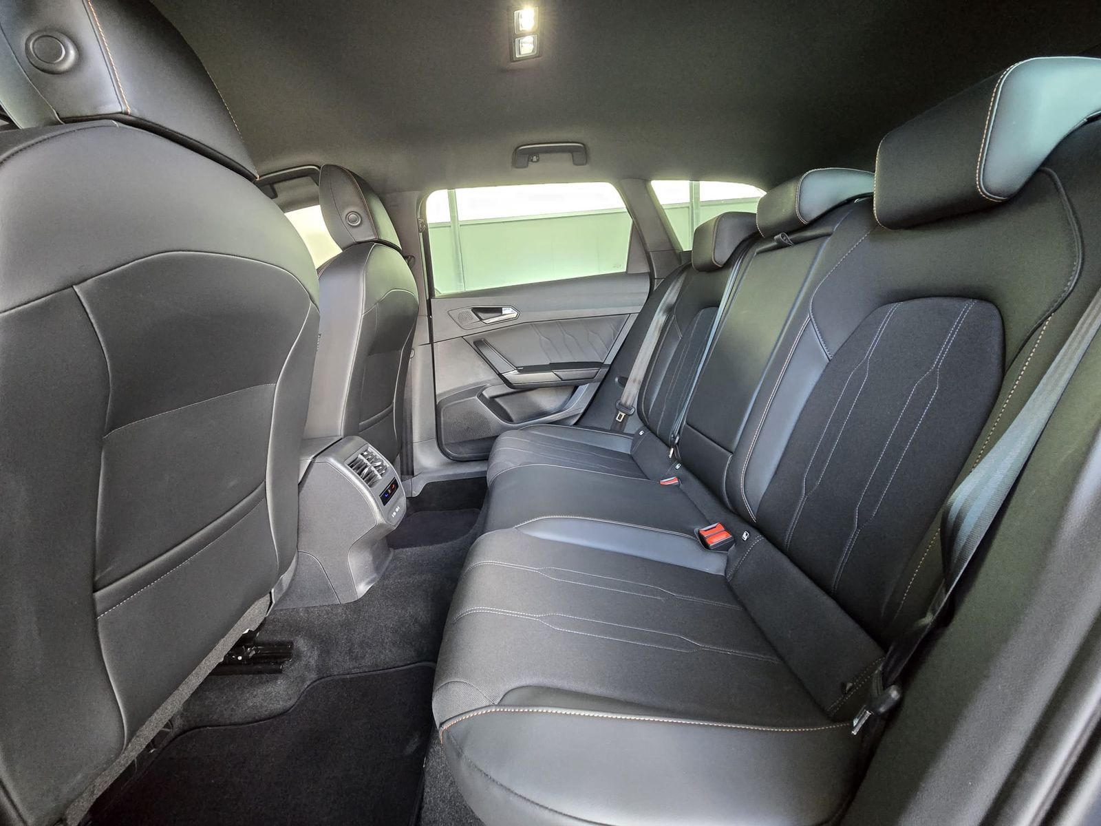 Fahrzeugabbildung CUPRA Leon 1.5 eTSI DSG MATRIX-LED*ACC*APP*KAMERA*18"