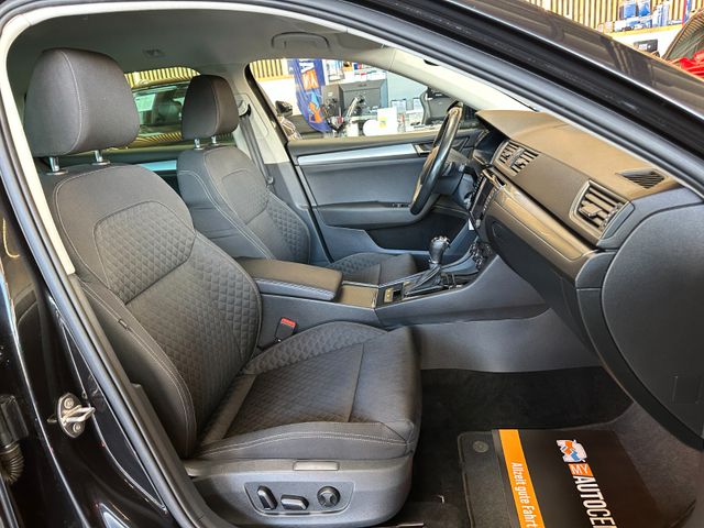 Skoda Superb Combi Style 4x4 *SZHZ*PDC*AHK*NAVI*KLIMA*