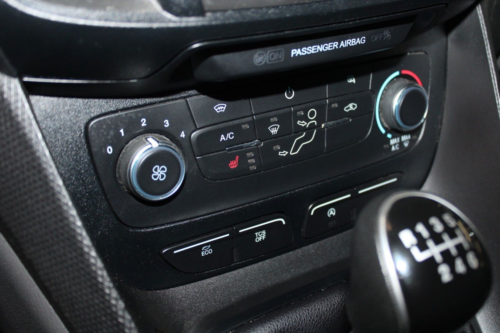 Fahrzeugabbildung Ford Transit Connect TREND KLIMA Standheizung 3-Sitze