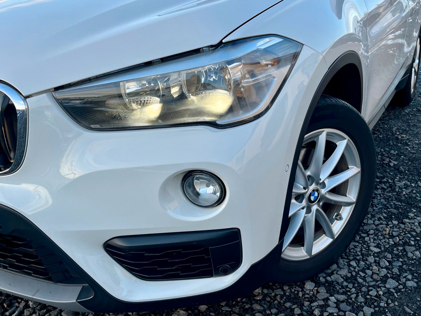 Fahrzeugabbildung BMW X1 sDrive18i Navi Tempomat 1.HAND SHZ PDC SPORT