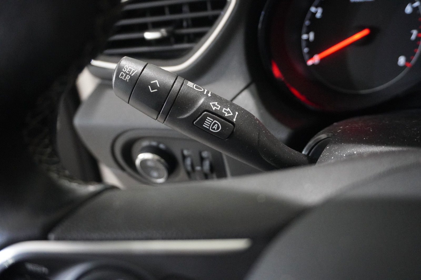 Fahrzeugabbildung Opel Grandland 1.5D AHK/KAMERA/SHZ/LHZ/FSH/ALU/ACC