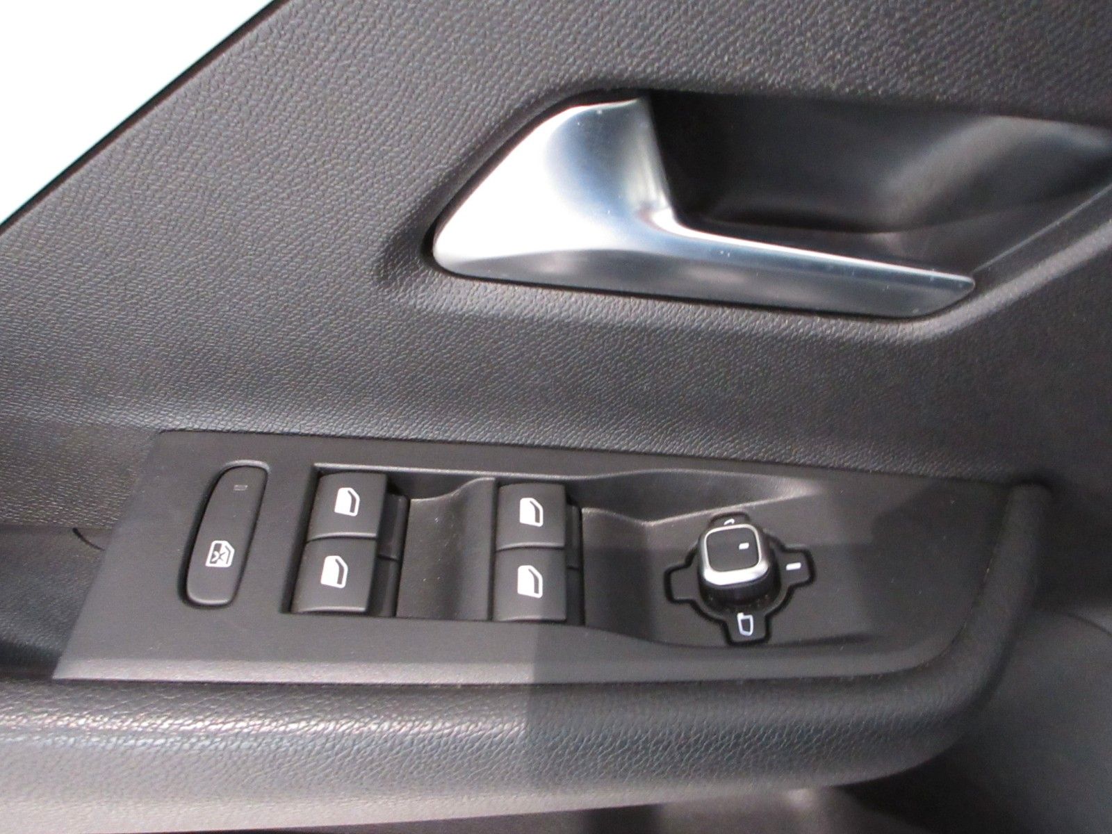 Fahrzeugabbildung Opel Astra L Lim. LED/NAVI/PDC/R´CAM/ALU