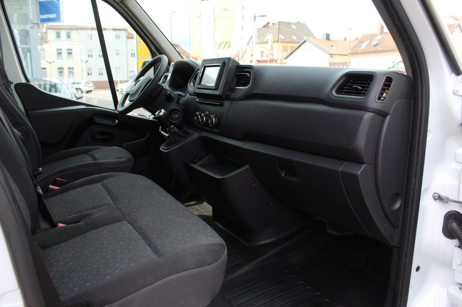 Fahrzeugabbildung Opel Movano B L2H2 3,3t AC/PDC/LED/TEMPOMAT