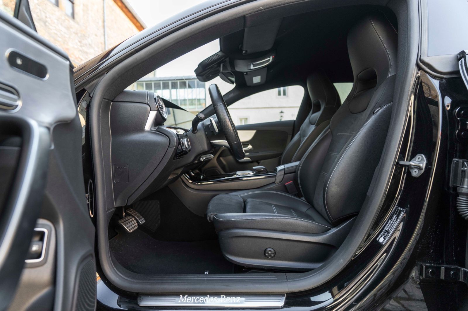 Fahrzeugabbildung Mercedes-Benz CLA 250e Shooting Brake AMG-LINE LED KAM 8FACH